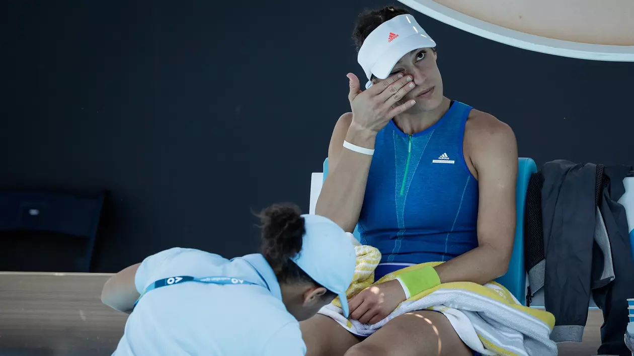 Andrea Petkovic a avut nevoie de intervenția medicului în timpul meciului cu Barbora Strycova din turul secund de la Australian Open 2017. (FOTO: EPA)