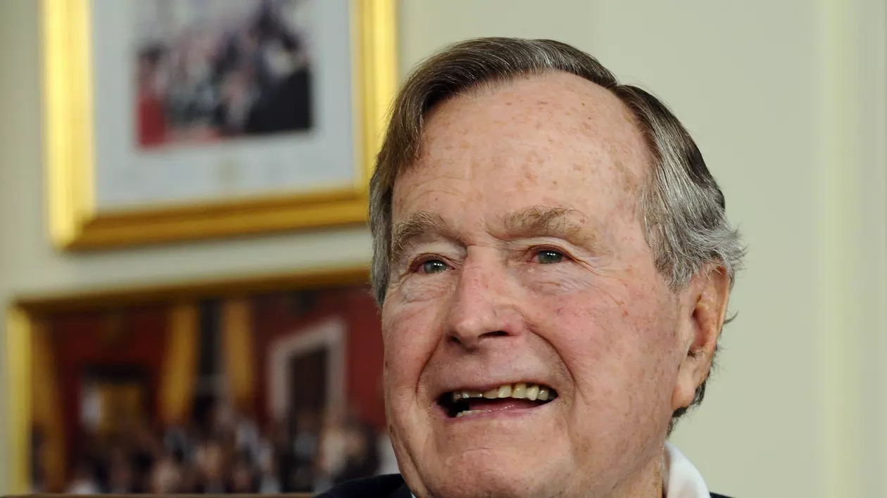 George H.W. Bush a fost spitalizat