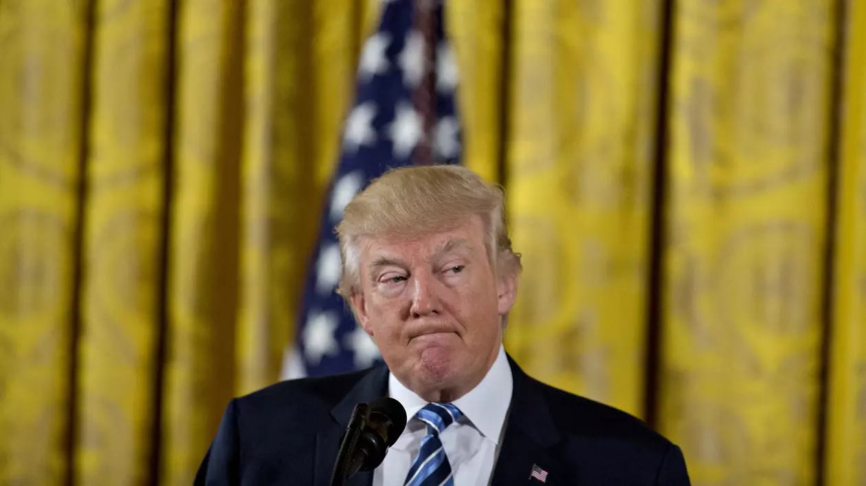 Rihanna, Miley Cyrus și alte vedete îl atacă dur pe Donald Trump