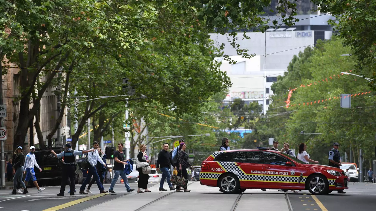 Un barbat a intrat intentionat intr-o multime de oameni din Melbourne
