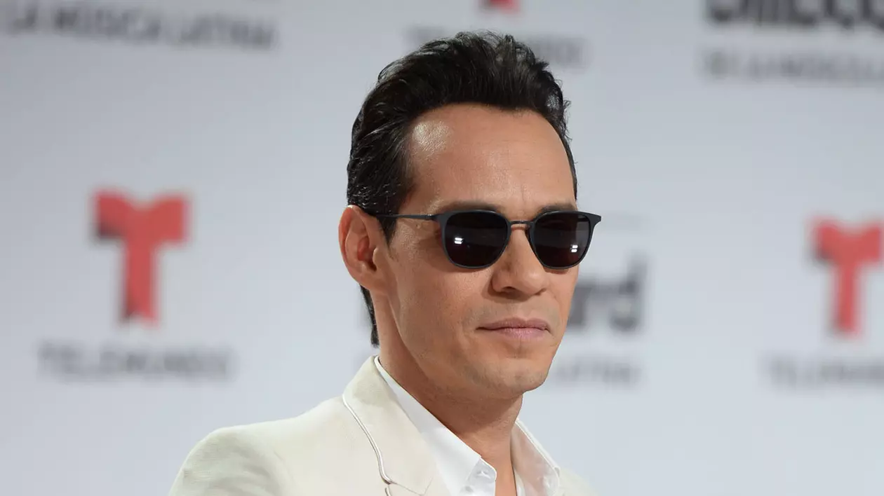 Marc Anthony se iubește cu un fotomodel de 21 de ani