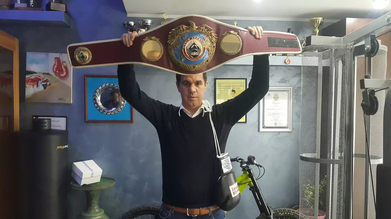 Mihai Leu, cu centura de campion mondial câștigată pe 22 februarie 1997.