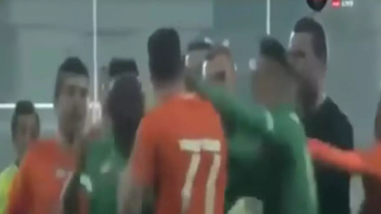 Bătaie ca-n filme la un meci amical
