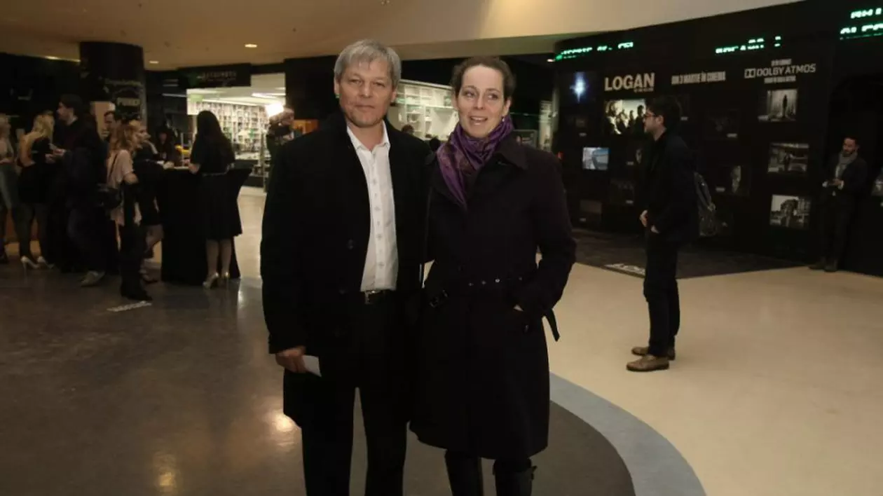 Dacian Cioloș și soția lui au fost la premiera filmului ”Ana, mon amour” | FOTO