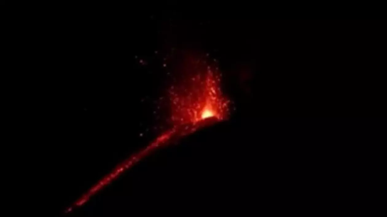Vulcanul Etna a erupt