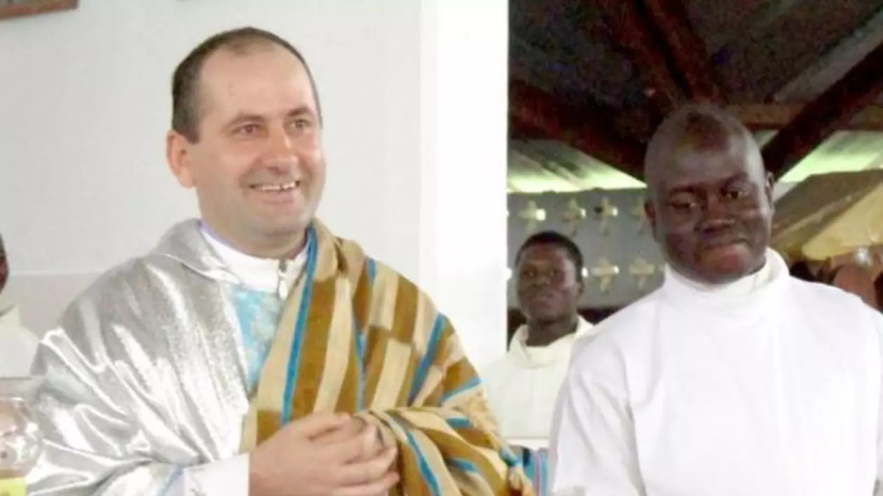 Un preot din Iași slujește în Africa. Povestea impresionantă a părintelui Gabriel-Vasile Cimpoeşu în Coasta de Fildeș