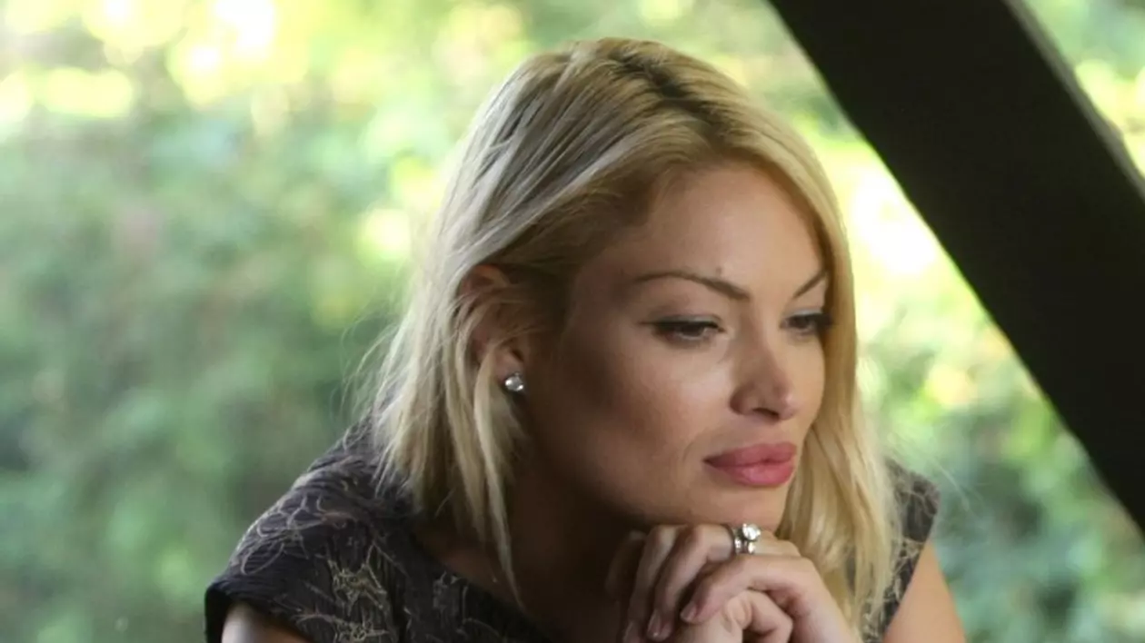 Valentina Pelinel suferă din greu pentru Cristi Borcea. "Trebuie să ducem crucea asta"