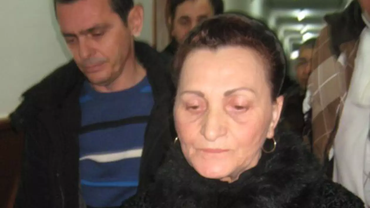 Ultimele clipe de viață ale mamei Mădălinei Manole. A murit în brațele fiului ei