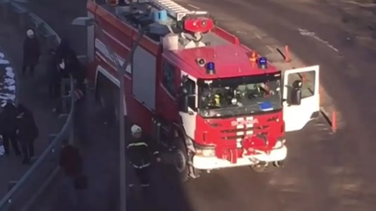 O mașină de pompieri a lovit o stație de autobuz din Moscova. Un mort și patru răniți