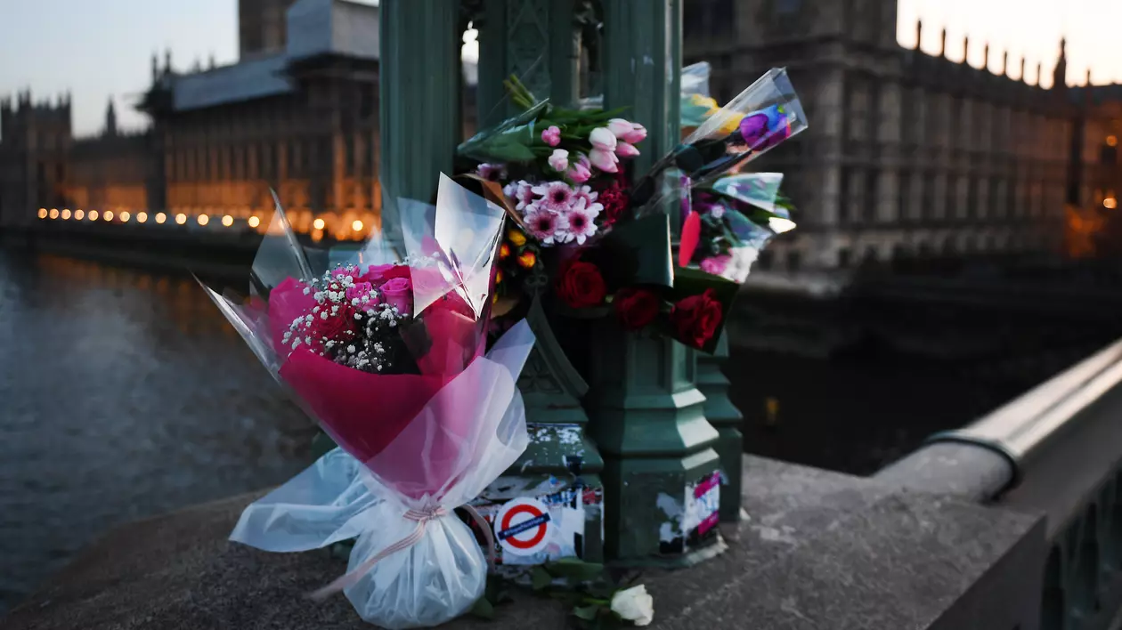 Atentat în Londra | Khalid Masood a intrat cu peste 120 de km/h în oamenii aflați pe podul Westminster