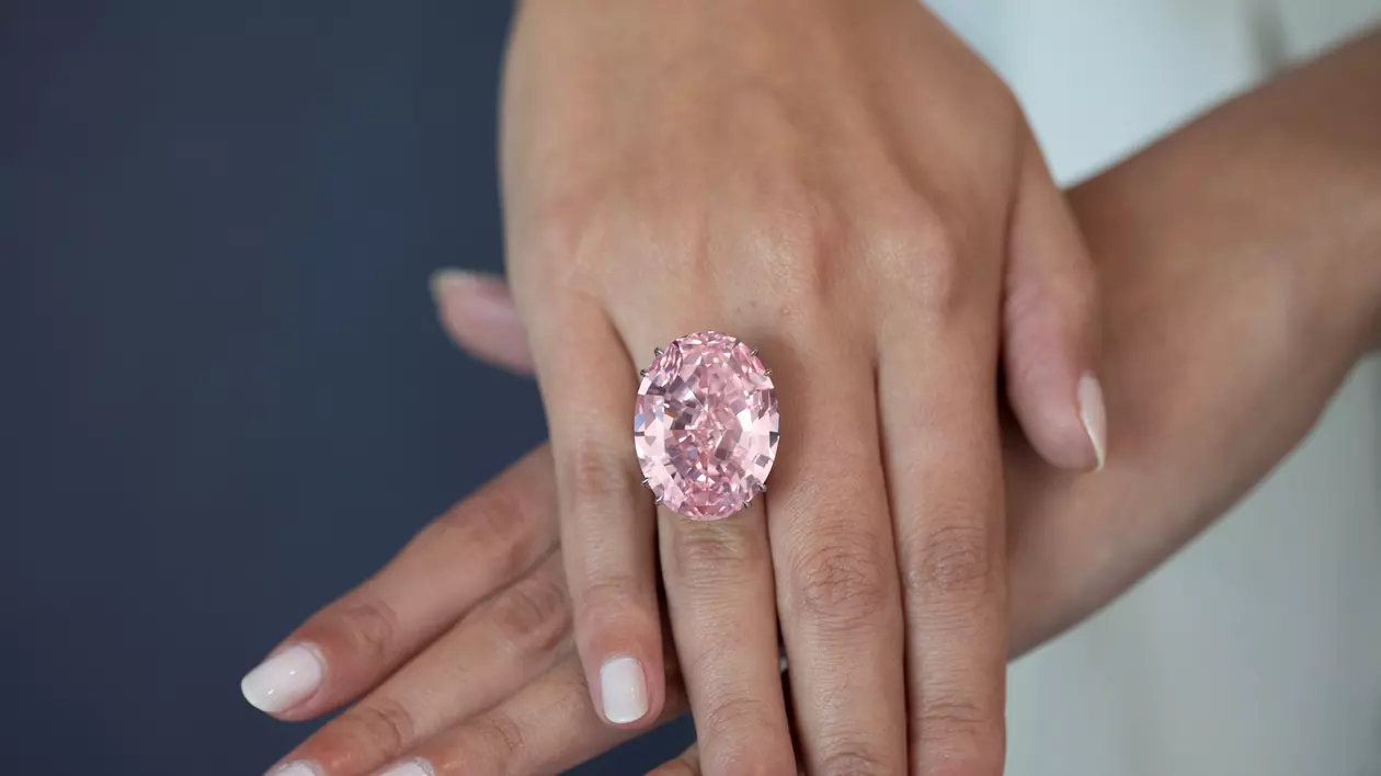 The Pink Star, cel mai mare diamant roz de pe piață, va fi scos la licitație