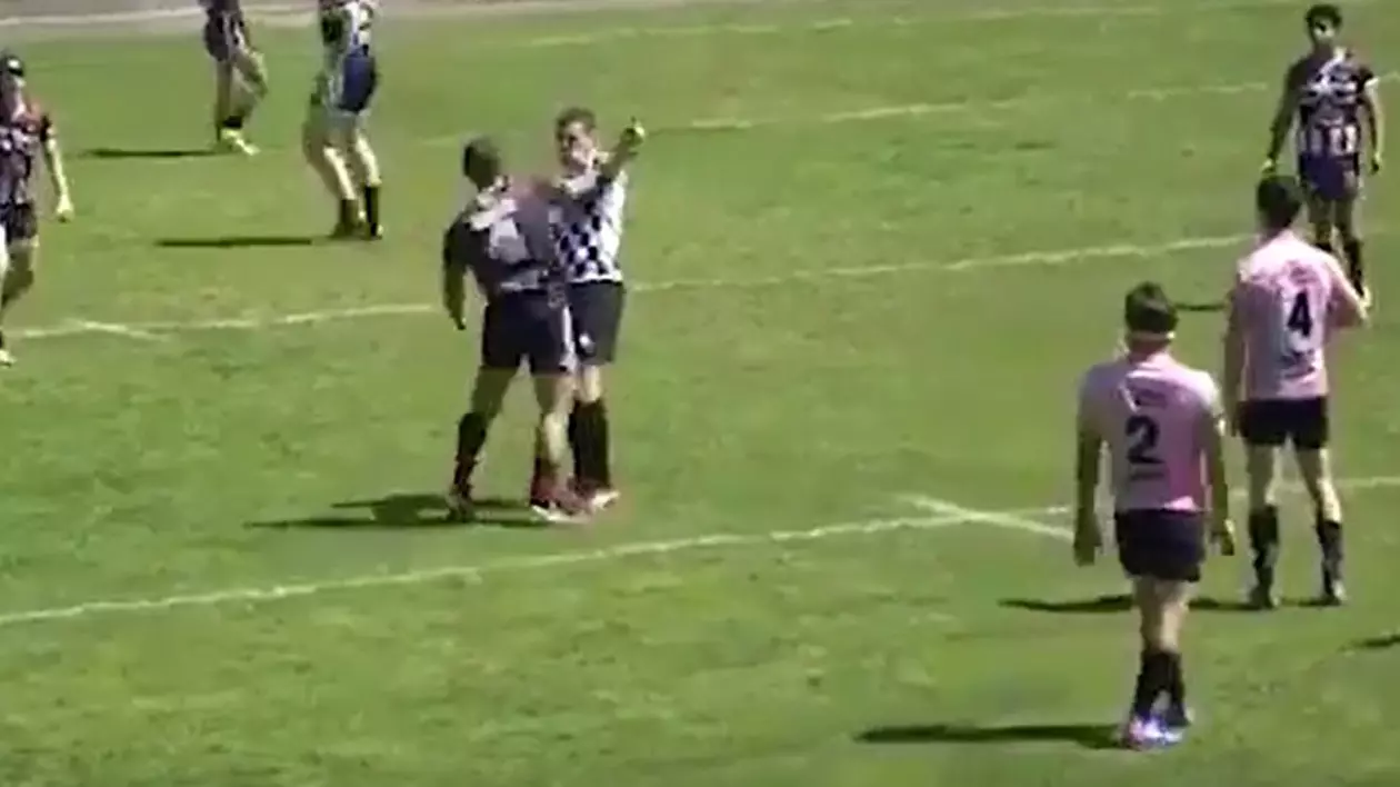 Un rugbyst l-a lovit cu pumnul în plină figură pe arbitru! Riscă să fie interzis pe viață