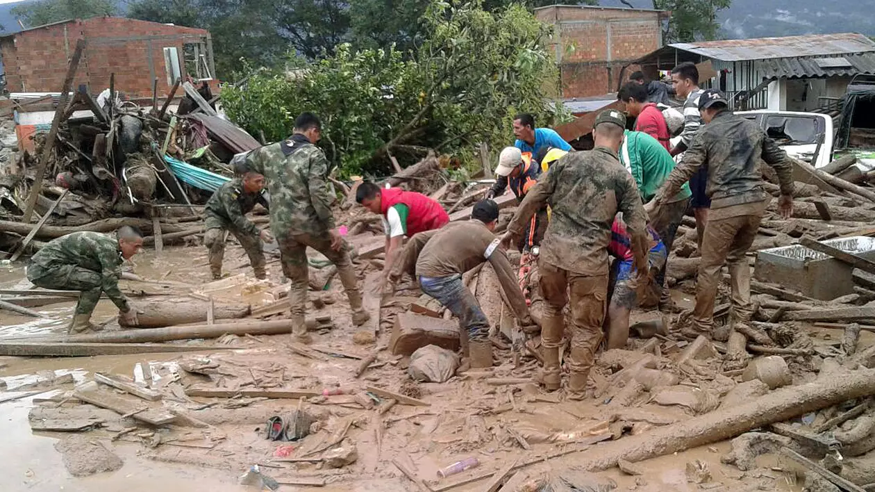 UPDATE | Zeci de copii și-au pierdut viața în urma alunecării de teren din Columbia