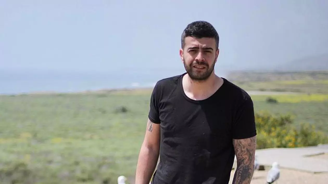 EXCLUSIV/ Speak a împărțit vila de la Cannes cu 10 femei. După o săptămână de distracție le-a pus să muncească pentru el