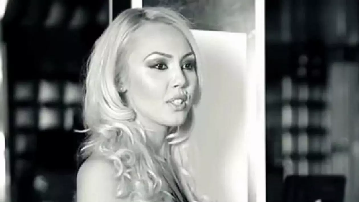 UPDATE. Denisa Manelista, înmormântată astăzi, în zi de sărbătoare. Sicriul a fost coborât în groapă | VIDEO