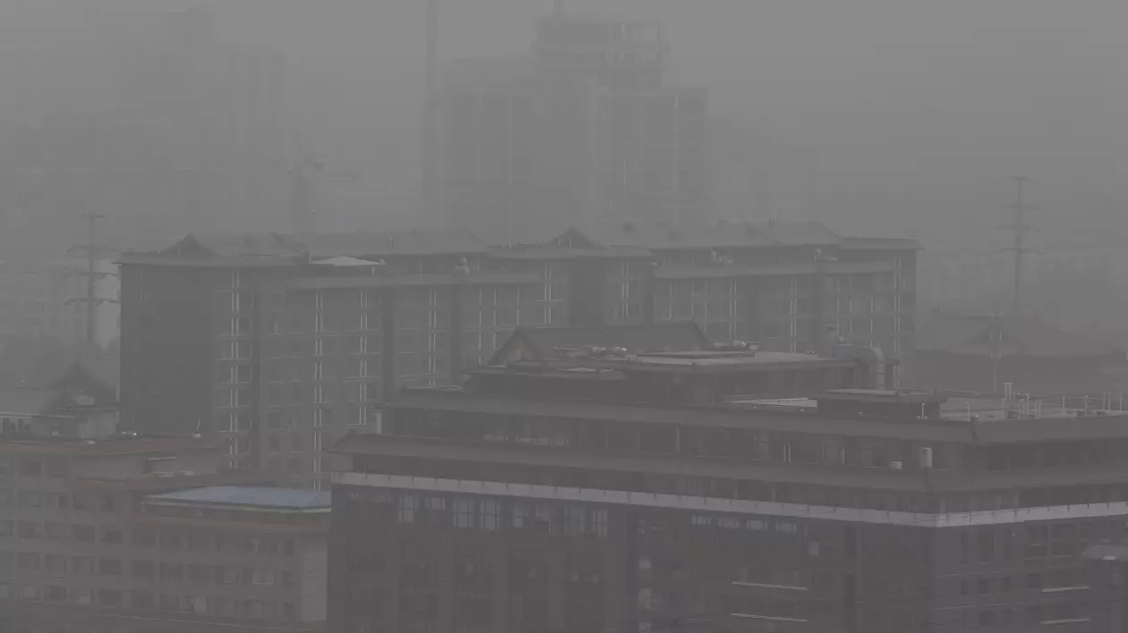 Poluarea a atins din nou cote alarmante în Beijing. Capitala chineză, grav afectată de o furtună de nisip