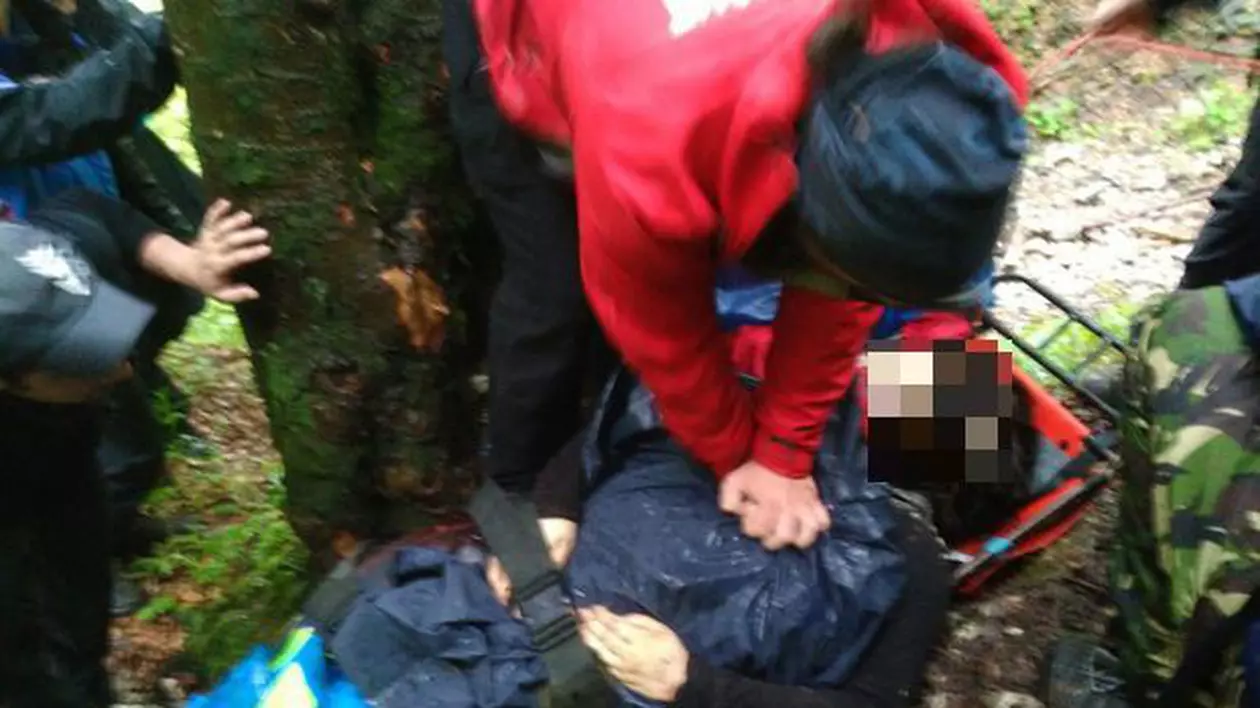 UPDATE | Turista care a căzut într-o prăpastie, pe Jepii Mici, a murit (FOTO)