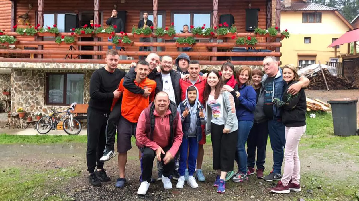 Nicolae Stanciu și-a petrecut vacanța de vară cu familia, iubita și cu viitorii socri