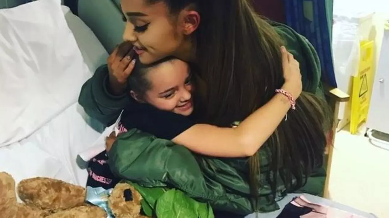Atacul din Manchester | Ariana Grande și-a vizitat fanii răniți în urma atentatului, aflați încă în spital