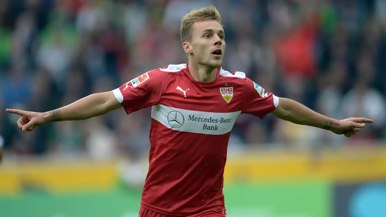 Alexandru Maxim, bucurându-se pentru un gol marcat în tricoul lui VfB Stuttgart. (FOTO: EPA)