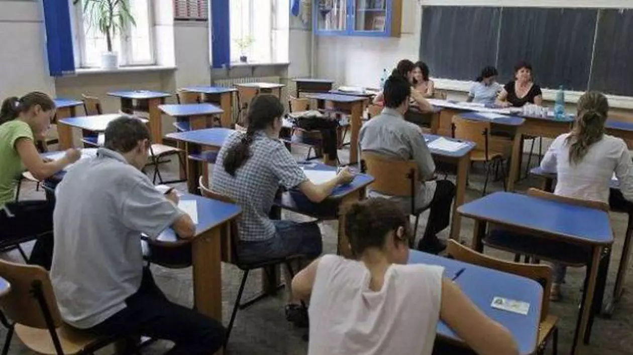 Elevii claselor a XI-a și a XII-a încep simularea la Bacalaureat în 19 martie