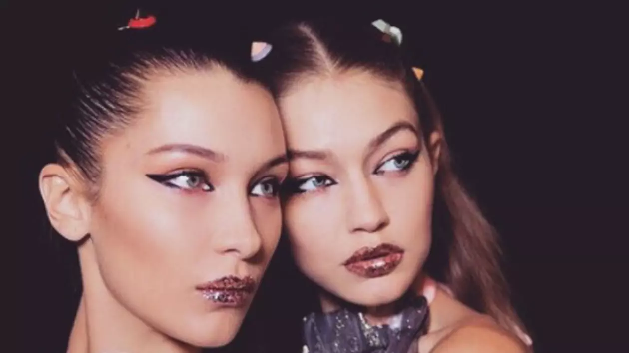 Mama lui Gigi și Bella Hadid a pozat fără sutien la vârsta de 53 de ani | FOTO ÎN ARTICOL