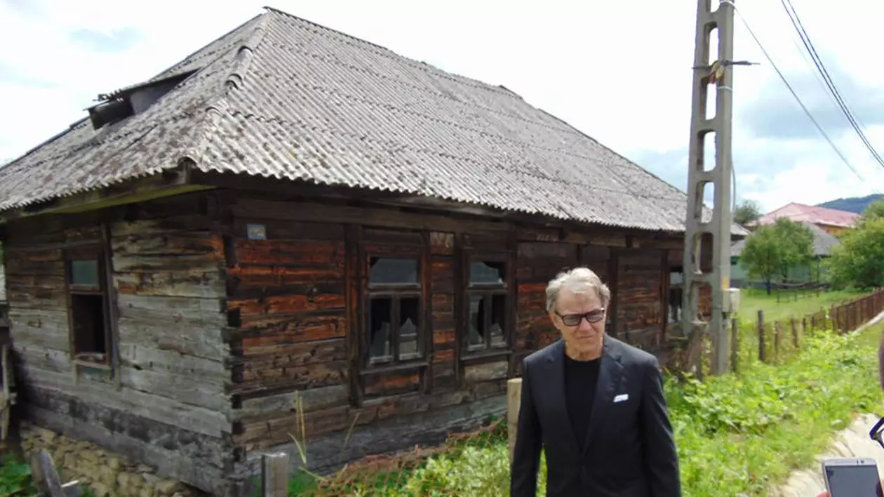 Actorul Harvey Keitel, în vizită în Maramureș. A vrut să vadă casa în care a locuit mama sa