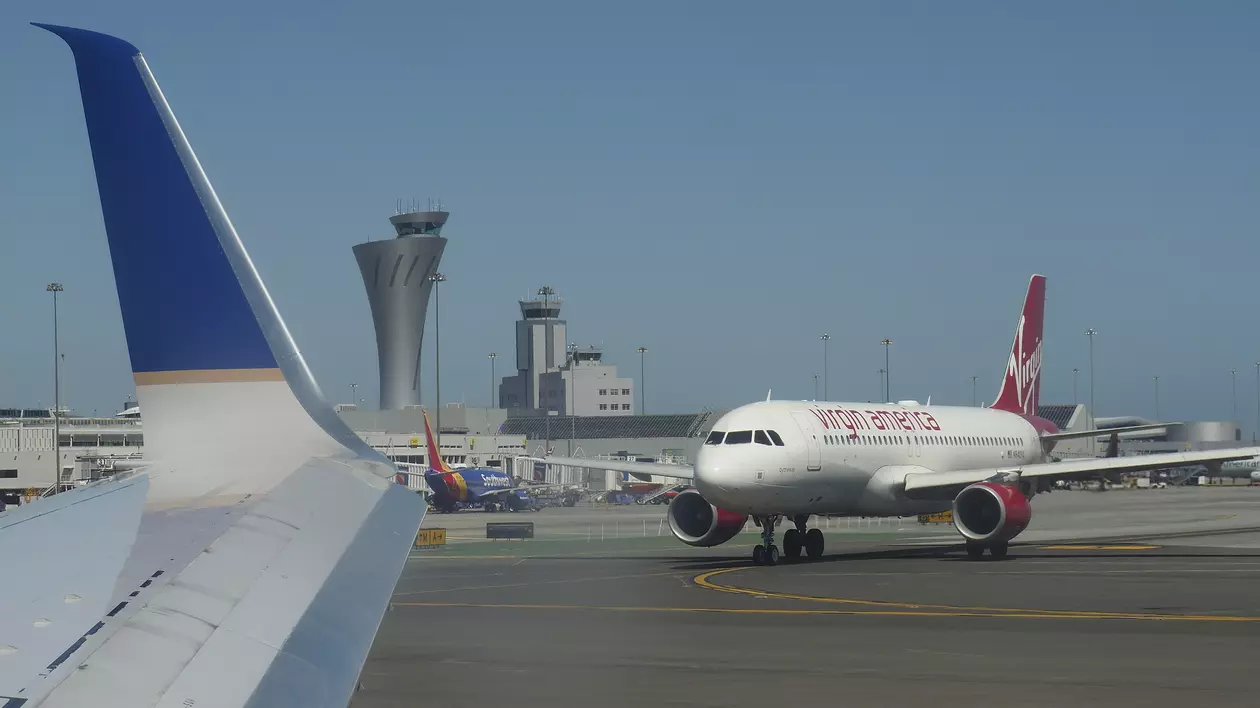 Zeci de români, blocați pe aeroportul din Lisabona. Zborul spre România a fost anulat