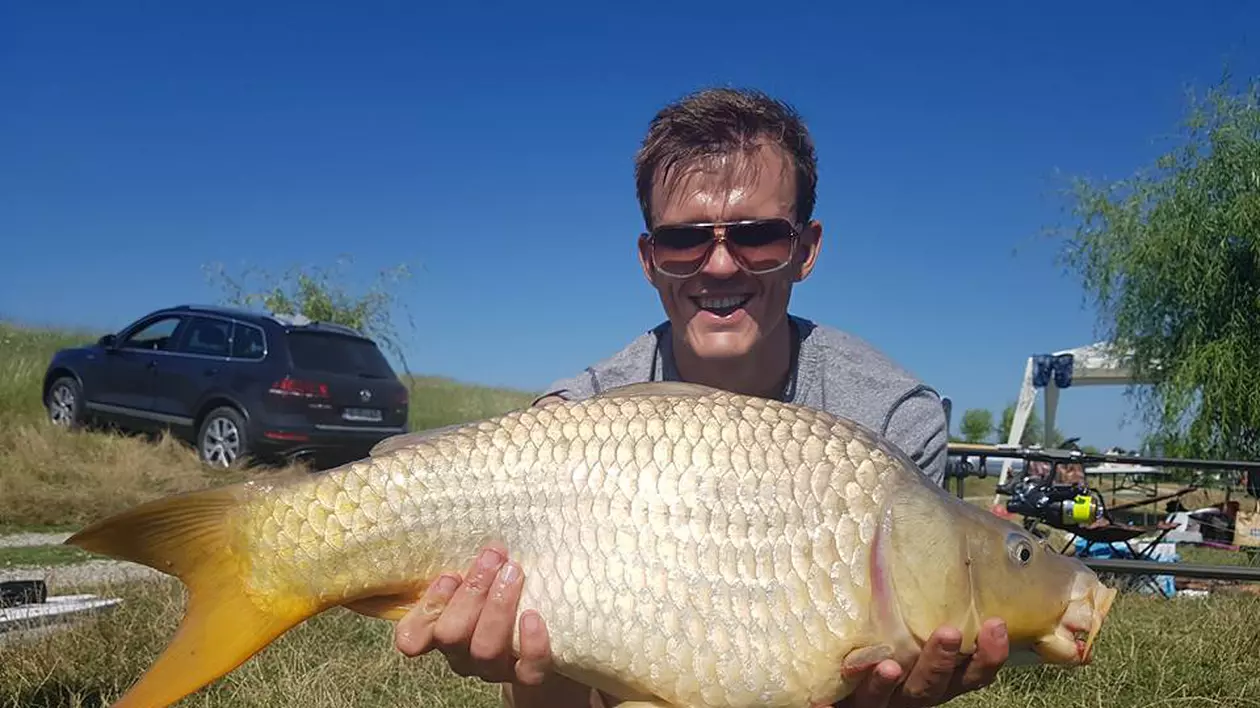 Costin Lazăr a prins peștele cel mare! Fotbalistul de la FC Voluntari se laudă cu o captură-record / GALERIE FOTO