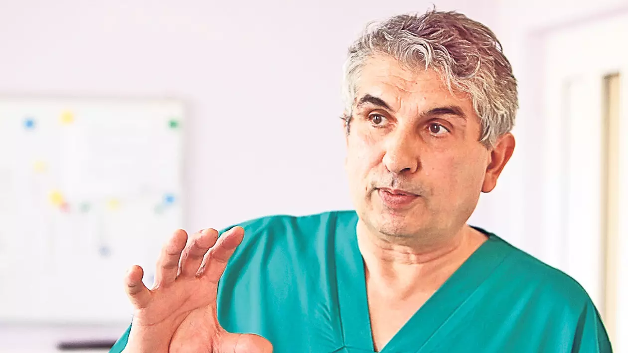 Tribunalul București începe judecata în dosarul medicului Gheorghe Burnei, acuzat că a luat mită pentru a opera copii