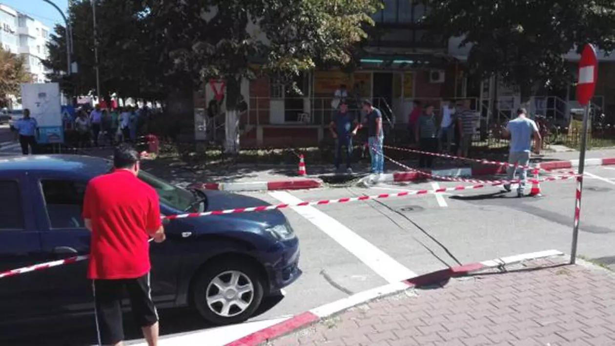 Crimă la Mioveni. O femeie a fost ucisă în plină stradă de un bolnav psihic. Bărbatul a fost arestat