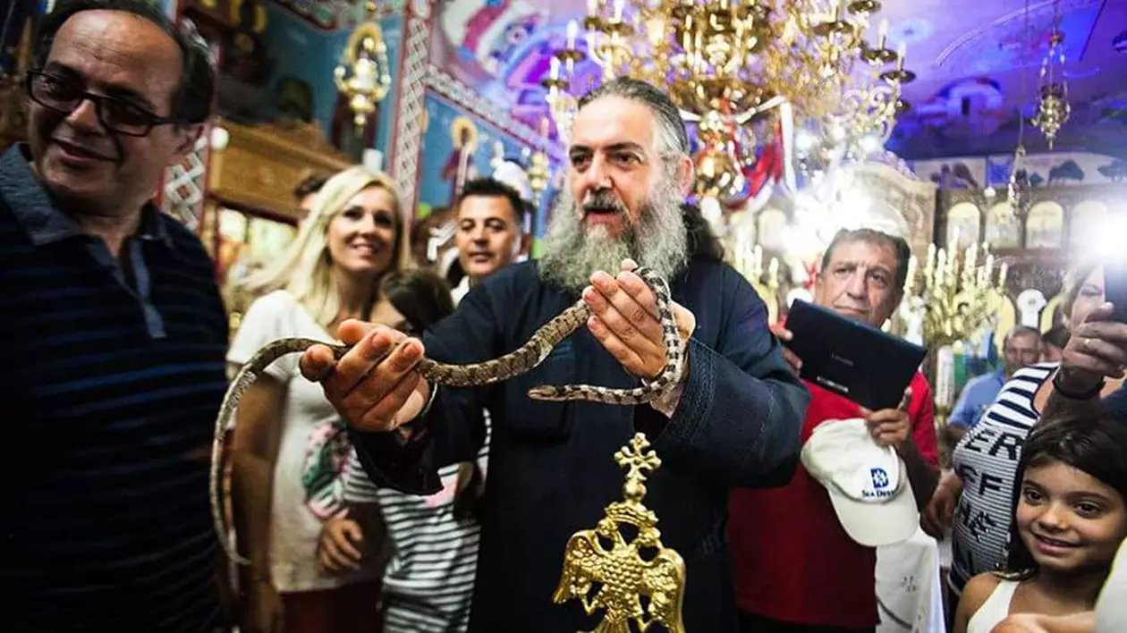 Șerpii din Kefalonia, între legendă și minune de Sfânta Maria
