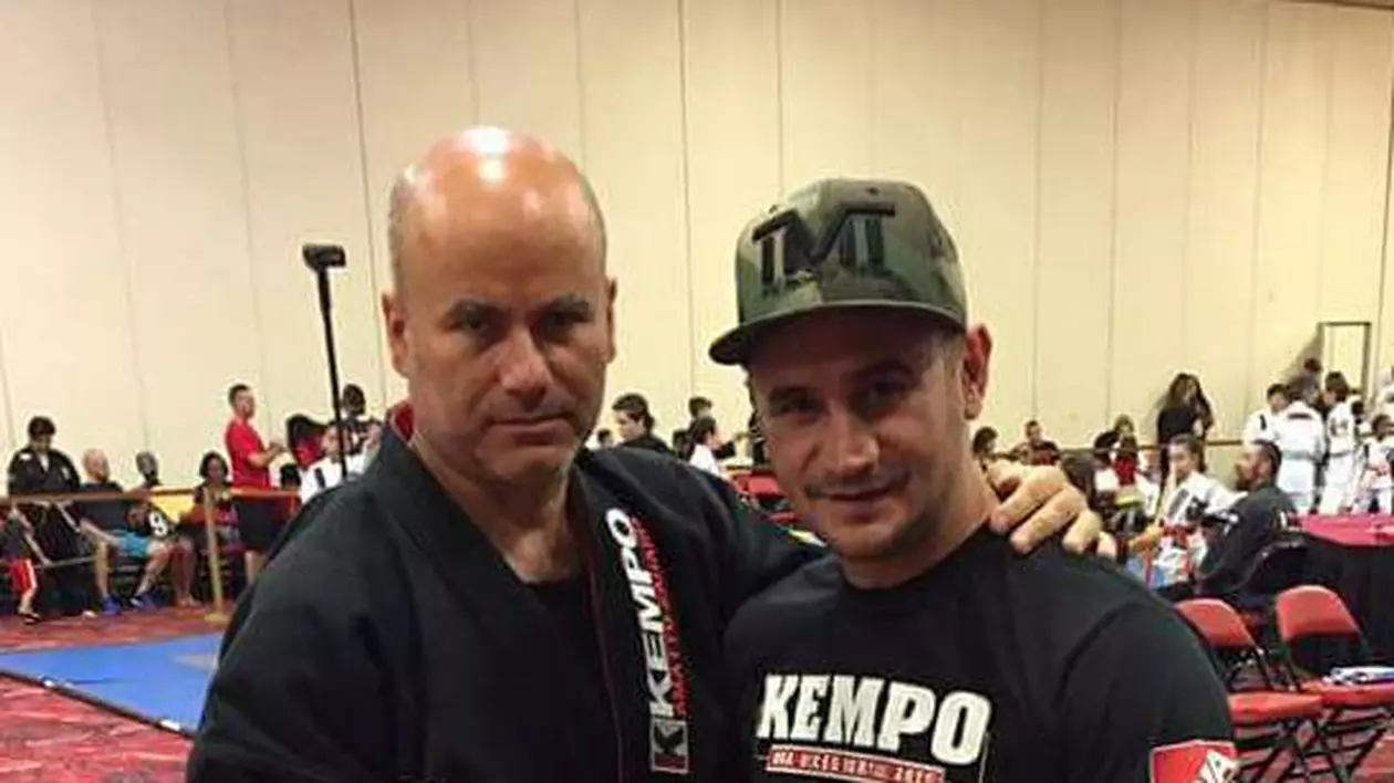 Cu cine s-a fotografiat campionul mondial de kempo Marius Tiță după victoria din Las Vegas. După o pauză competițională de doi ani, sportivul a revenit spectaculos în activitatea competițională, obținând performanțe extraordinare.
