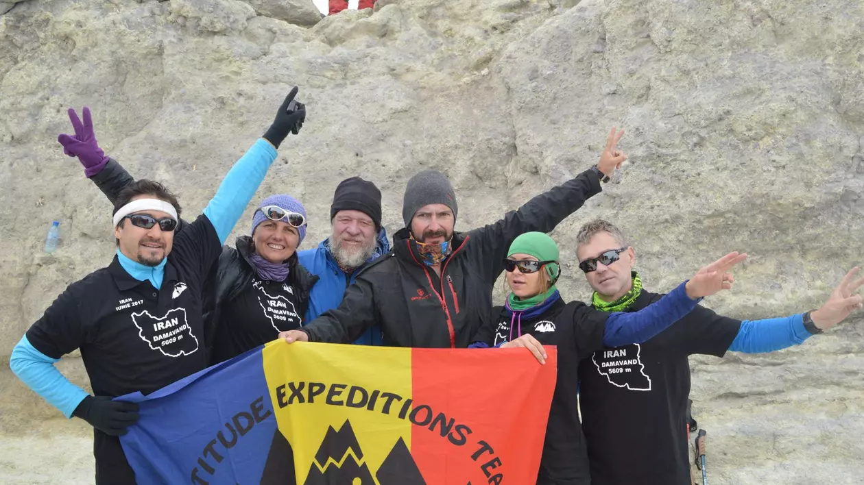 Doi copii alpiniști morți, nici un vinovat La patru luni de la avalanșa ucigașă care i-a ucis fata în Retezat, Ovidiu Popescu e din nou pe munte, iar investigatorii încearcă să rezolve cazul