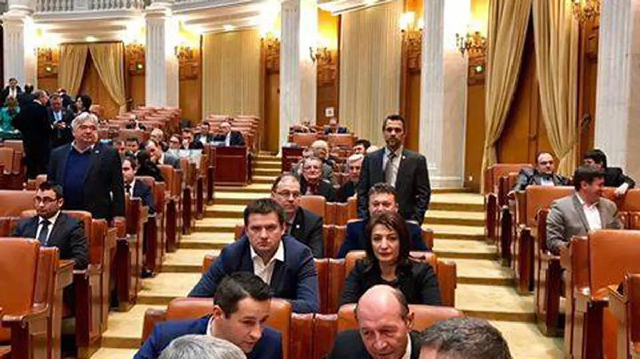 Ce sfat i-a dat Băsescu lui Turcescu, când a decis să intre în politică