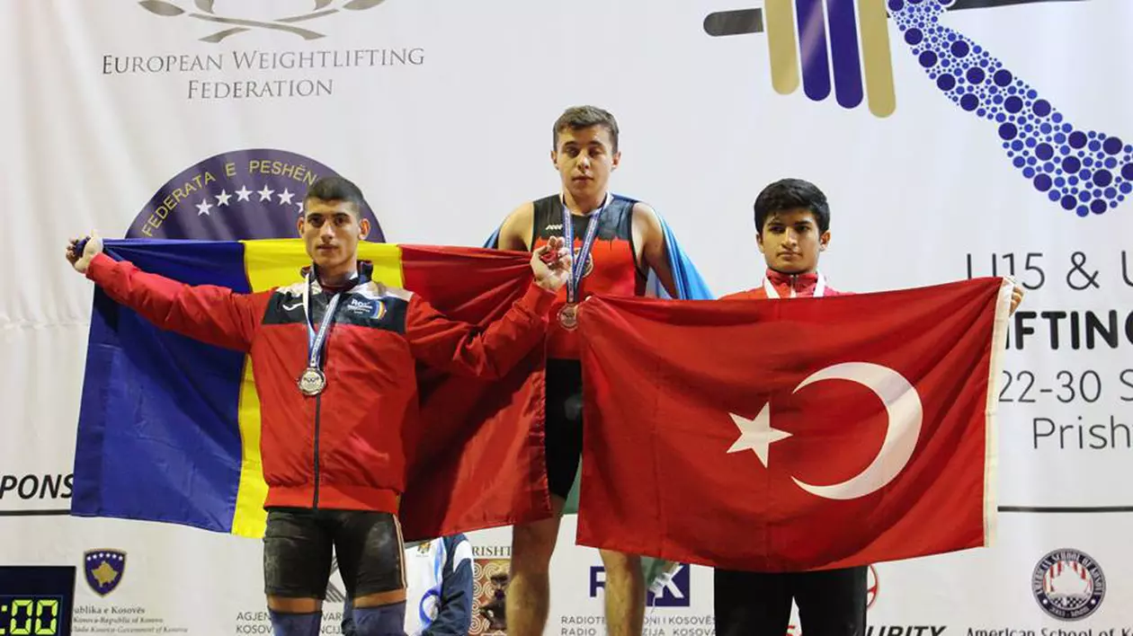 Robert Florea, trei medalii la CE de haltere U 15! Sportivul nostru a urcat de fiecare dată pe treapta a doua a podiumului