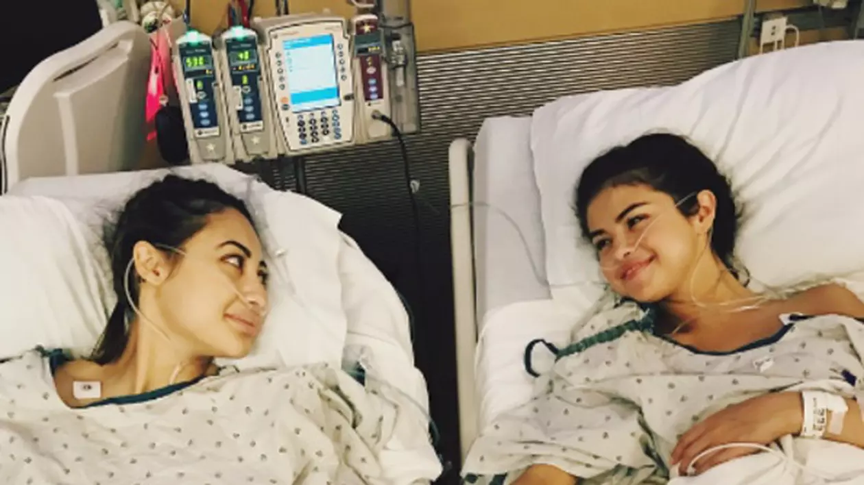 Selena Gomez a suferit un transplant de rinichi. Cântăreața a mărturisit totul într-un mesaj emoționant