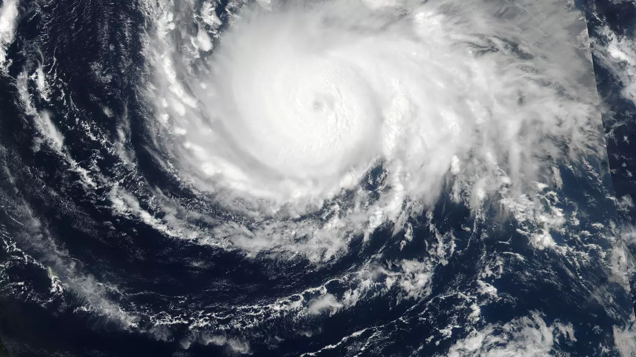 Trei români, dați dispăruți în urma uraganului Irma