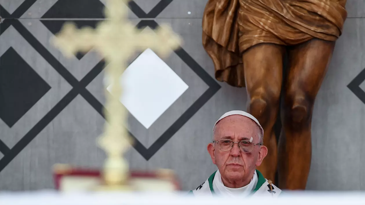 Papa Francisc spune că lumea este la un pas de un război nuclear
