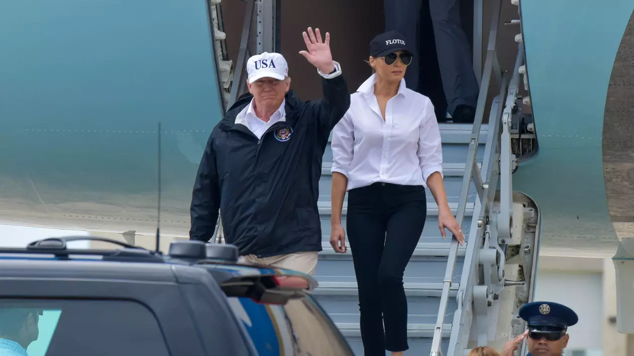 Donald Trump promite să doneze un milion de dolari victimelor uraganului Harvey