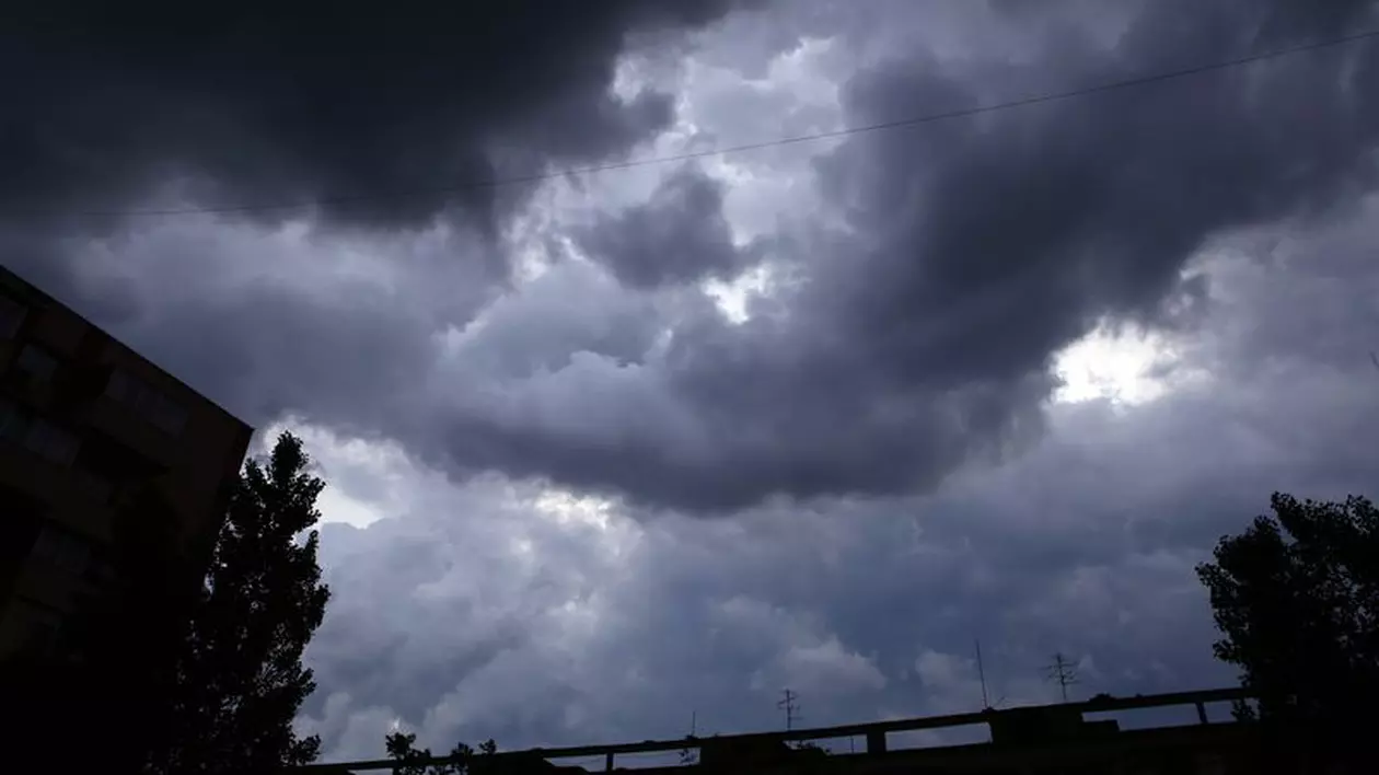Prognoza meteo pentru perioada 23 octombrie – 5 noiembrie. Vor fi ploi pe arii extinse