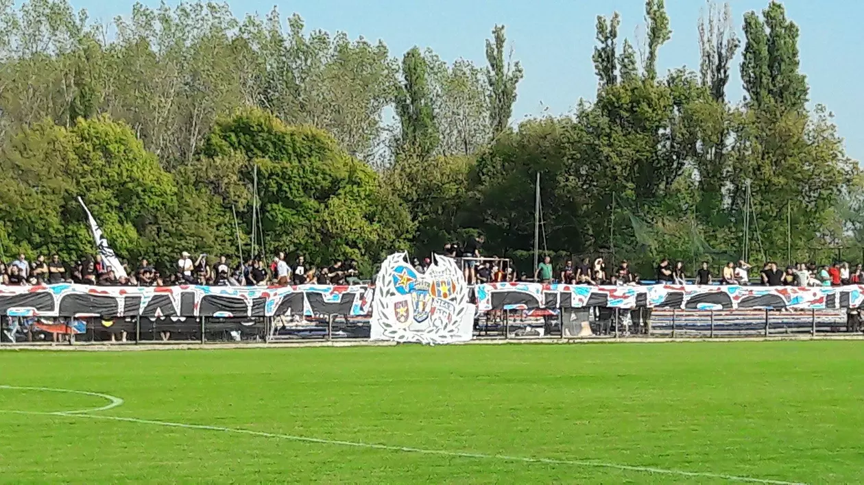 CSA Steaua și-a mai tras un suporter cu nume! A trădat echipa armatei pentru Dinamo, dar acum îl susține pe Lăcătuș!