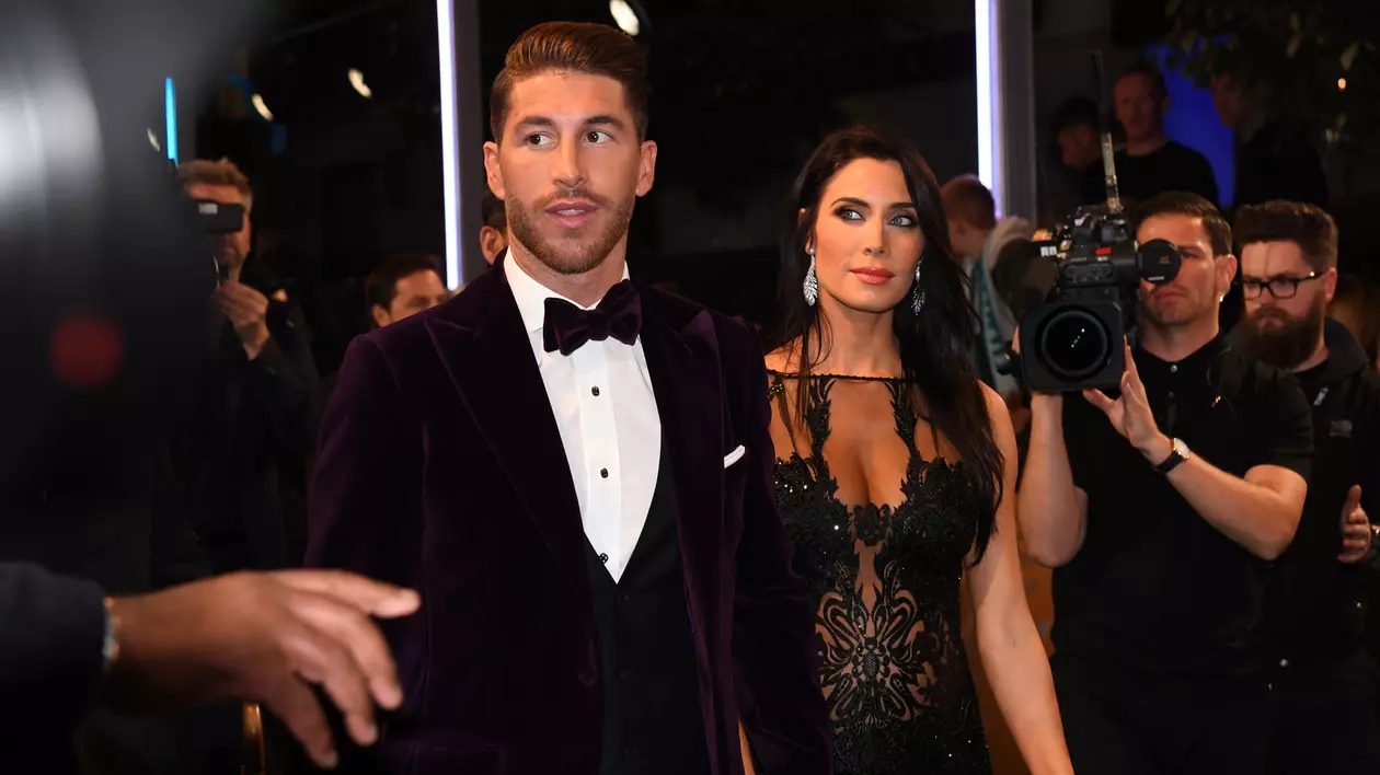 Soțiile și iubitele fotbaliștilor au făcut parada modei la Gala premiilor ''The Best'' a FIFA. Sergio Ramos și iubita lui, Pilar Rubio, au atras privirile