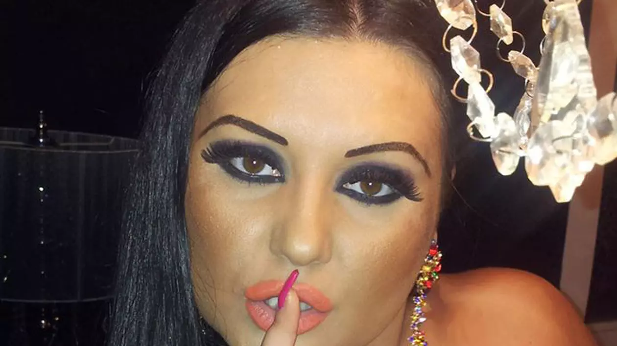 Bianca Rus și-a micșorat stomacul și deja a slăbit vizibil. A scăpat de 6 kilograme într-un timp record