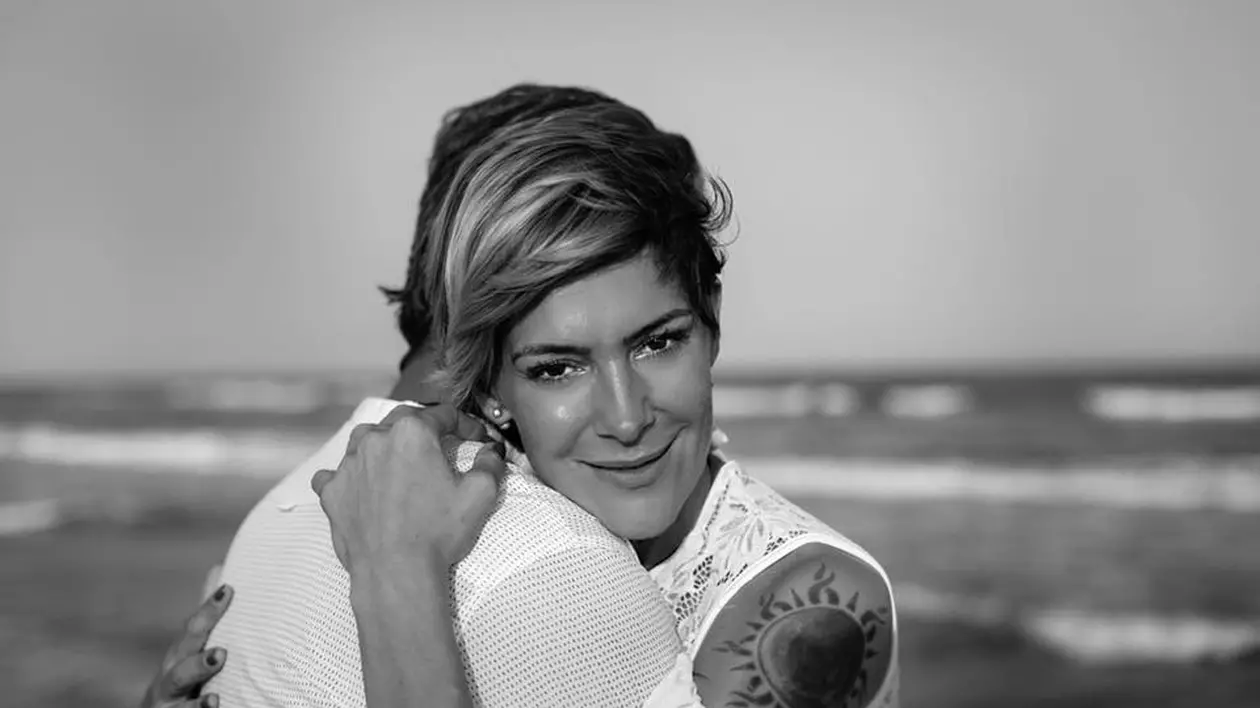 Cum arată iubitul Roxanei Ciuhulescu. Imaginea cu cei doi îmbrățișați au stârnit reacții neașteptate