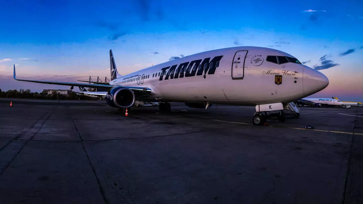 Tarom reia zborurile spre Baia Mare. Aeronavă TAROM Boeing 737-800 NG
