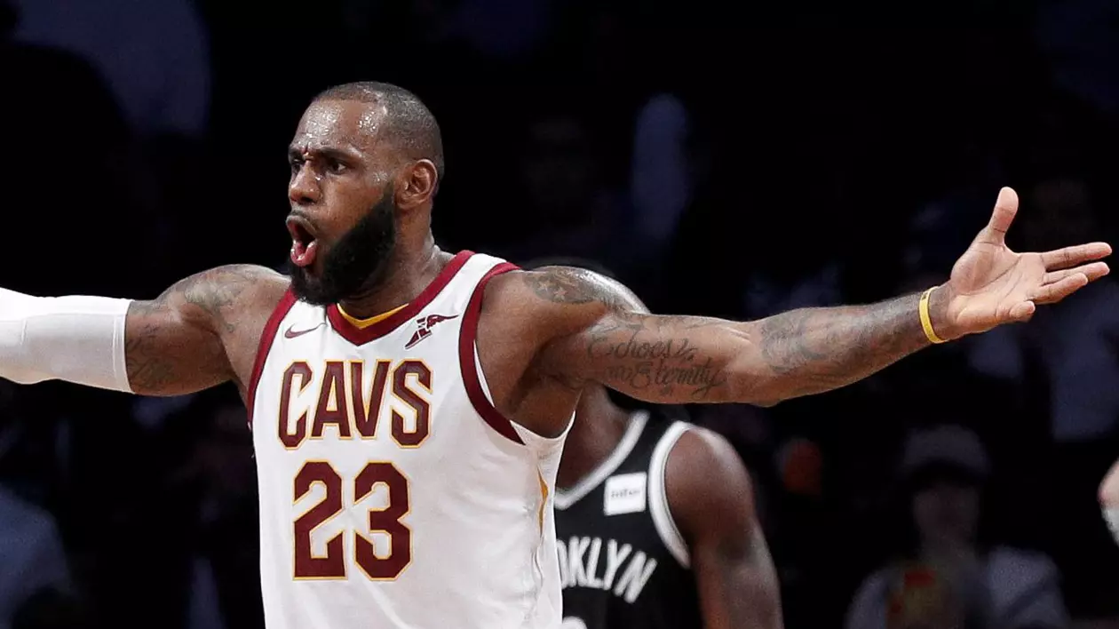 Record în NBA. LeBron James l-a depăşit pe legendarul Larry Bird