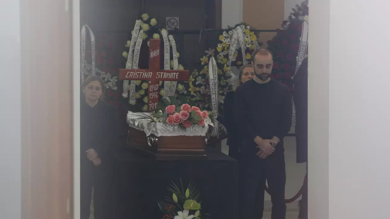 S-a spus că Cristina Stamate nu mai avea pe nimeni. Ce rudă se află la căpătâiul ei | FOTO