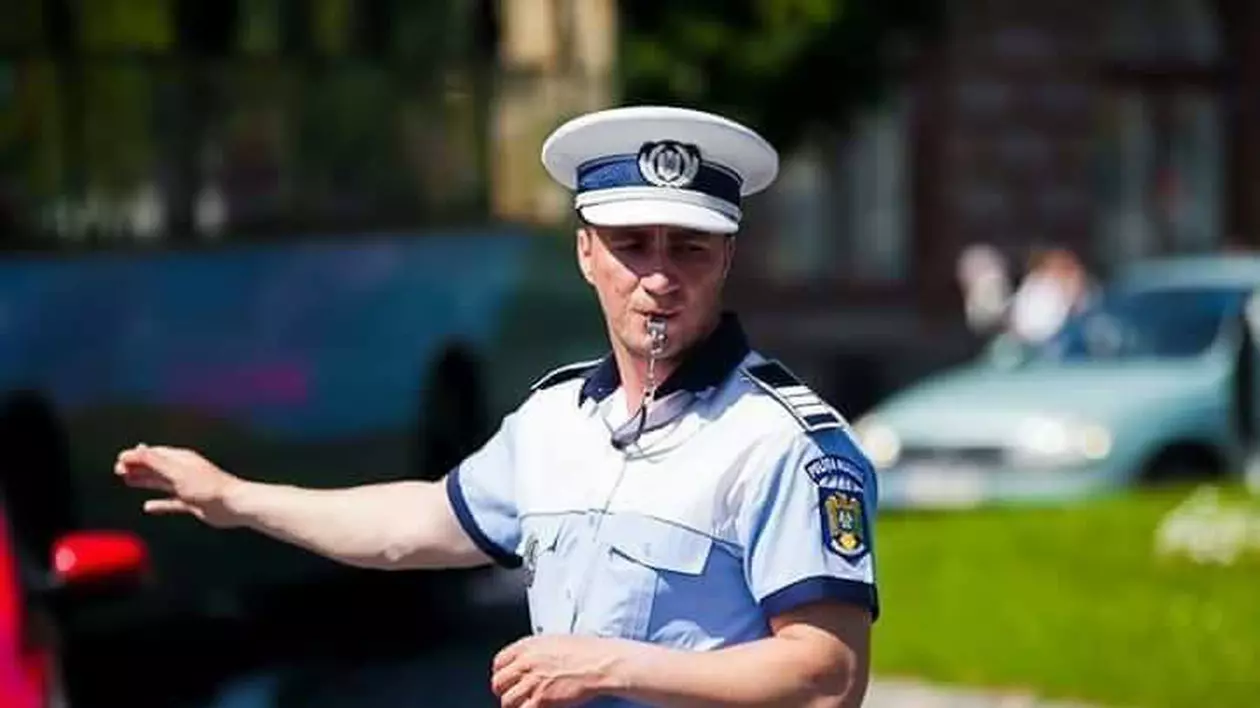 Polițistul Marian Godină a dus ajutoare sinistraților din Zizin, județul Brașov
