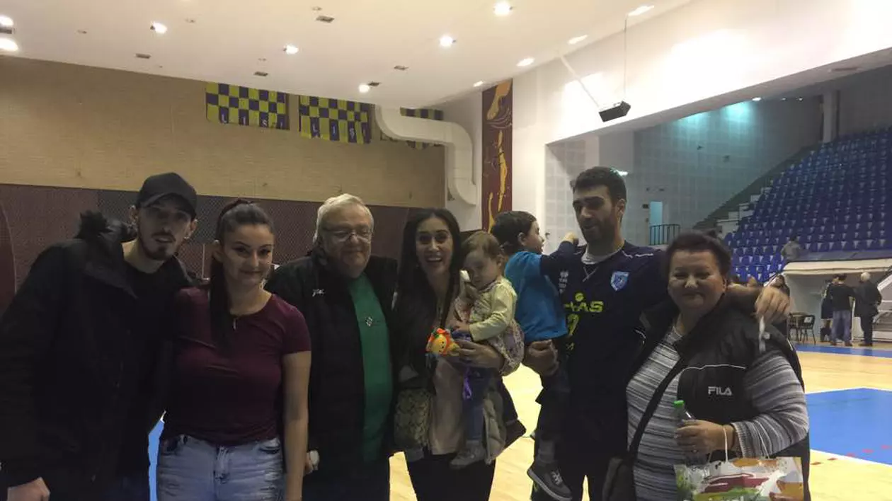 Povestea tulburătoare a voleibalistului Bogdan Olteanu. Lily, soția lui, a pierdut două perechi de gemeni. Au trecut peste dubla tragedie și au acum doi copii mici, pe țâncul Keoki și pe micuța Nokealani!